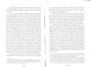 --'-'~?'-'''''''';r'~~~
~/
A lei de proporcionalidade dos valores pode ser a única a dar
a razão deste problema. Retomarei a questão de um pouco mais aci­
ma: ela é suficientemente grave para que eu a trate com a extensão
merecida.
A maioria dos filósofos e dos filólogos vêem na sociedade ape­
nas um ente de razão ou, melhor dizendo, um nome abstr3ro--servin­
do para designar uma coleção de homens. É um preconceito que rece­
bemos desde a infância, com as primeiras noções de gramática, segun­
do as quais os substantivos coletivos e os que indic3m gênero ou espé­
cie, não designam realidade alguma. Haveria muito a dizer sobre este
ponto, mas eu limitar-me-ei ao meu assunto. Para o verdadeiro econo­
mista, a sociedade é um ser vivo, dotado de inteligência e de atividade
próprias, regida por leis especiais que apenas a observação descobre c
cuja existência manifesta-se não sob forma física, mas pelo concerto e
íntima solidariedade de todos os seus membros. Assim, quando h~l
pouco, sob o emblema de um deus da fábula, fazíamos a alegoria da
socieclade, nossa linguagem, no fundo, nada tinha de metafórico; era
o ser social, unidade orgânica e sintética, a quem acabávamos de deno­
minar. Aos olhos de alguém que tenha refletido sobre as leis do traba­
lho e da troca (eu deixo de bdo toda outra consideração), a realidade,
quase diria a personalidade, do homem coletivo, é tão clara e certa
quanto à realidade e personalidade do homem individual46
• Toda a
diferenl,'a consiste no fato de que o último apresenta-se aos sentidos
sob o aspecto de um organismo cujas partes estão em coerência mate­
rial, circunst~1ncia que não existe na sociedade. Mas a inteligência, a
espontaneidade, Cl desenvolvimento, a vida, tudo aquilo que constitui
do mais alto ,grau ~1 realidade do ser, é também essencial à sociedade
tanto quanto ao homem; e disto decorre que o governo das sociedades
é cidncia, quer dizer estudo de relações naturais, e não arte, quer dizer,
bel-prazer e arbítrio. Daí decorre por fim que toda a sociedade decli­
na, a partir do momento em que passa para as mãos dos ideólogos.
O princípio de que Lodo () trabalho deve deixar excedente,
indemonstrável na economia política, quer dizer na rotina propriet~l-
4(, [R.I'./: I'rnudhon retoma muitas 'ezes e,;ta lJllest~,) da realidade do ser social, sel11cnlr,'
Llllto k'ar esta <lssil11ilaç'lo tão longe l]u,mto um SCl-lAEFFLE ("'1' sobre l'ste ponto HOl J(;J (',
I :., Sociolo:.;;" de I'wlt<lhuIl - 1912; G IDE,e & RIST, C:. 1-1;stoire de" Ductrines ÉconomiilllC, I,' c,l. I>'
'i 1.',; i()[ ILEN, Les ldccs So/i,Lnistes d" lo",II1On - 1912).
164
rl;l, é um daqueles que testemunham I1clh(1r a rcalidade lLt pesso;)
l"llletivaj pois, como veremos, este [li" incípill l' verd;llki ru P;1 ra (1S ild i­
víduos apenas porque emana da sociedade, qUl' lhl' cOlkre desta f(1r­
ma o benefício de suas próprias leis.
Mas vamos aos faros. Foi observado qUL' as empn.:sas ferrovi;lri­
;IS são uma fonte menor de riqueza para os seus empresários do que
para o Estado. A observação é justa; e deveríamos acrescentar que ela
aplica-se não apenas às ferrovias mas à toda a indústria. Este fenôme­
110 entretanto que deriva essencialmente da lei de proporcionalidade
dos valores e da identidade absoluta da produção e do consumo é
inexplicàvel com a noção comum de valor útil e de valor trocável.
O preço médio do transporte de mercadoria por meios tradicio­
nais é de 18 cêntimos por tonelada e por quilômetro, preço com a
mercadoria tomada e posta47
• Calculou-se que, com este preço, uma
l'mpresa ferroviária comum mal chegaria a obter 10% de lucro líquido,
resultado quase igual ao de uma empresa de transporte tradicional.
!dmitamos que a velocidade do transporte ferroviário, com todas as
("llmpens~1çôes feitas, esteja para a velocidade do transpllrte por terra,
na razão de 4: 1; Cllmo na sociedade o tempo é o próprio valor, sob
i,gualdade de preços, a estrada de ferro apresentará sobre o transporte
tradicional uma vantagem de 400%. Entretanto esta vantagem enor­
me, muito real para a sociedade, está bem longe de realizar-se na mesma
proporção para o transportador, que enquanto faz com que a sociedade
usufrua de uma mais valia de 400%, retira para si 10%. Suponhamos
('om efeito que a ferrovia eleve a sua tarifa a 25 cêntimos enquanto a
do transporte artesanal permanece à 18j ela perderia instantaneamente
Imias as suas encomendas: expedidores, destinatários, todos retornariam
;IS diligências ou ao carroção se fosse preciso. A locomotiva seria abanc1o­
llada; uma vanta,gem social de 400% seria sacrificada para uma perda
privada de 33%4H.
4; [R.F.I Vn a discussão aritmética lle- Marx, na Miséria da Filosofi", destas p1"l1posiçúes,
;d1straç;"'iu feita ela sll,l falt;) de 1t~iç<1 inici,llc (U1si....;tL" 12111 COlnparar as purccnta~('ns de '-'l()ci~
lLlde Oll11 as porccl1tagcl1:-i de lucro, que sau ,t.;ranL!ezas inC0I11cnsuní.veis.
·IS /N.T.J: Existem al,l;llns defeitus ,')hvius nesta disclIsS<lo de Pruudhun que nu l'ntantlJ nãu
,lI il).!~l'ln o cerne Lk sua L1L'n1unstraç:l.u. Enl prin1L'iru lU,t.;ar us f(lwn.'.~ de uCdla S~L) in1purtantcs,
I~ ll"ljIIC, l'111bora o CLlstu unitúriu do hL'Jll (do tr'lI1Spl.Jrtc:) sej,l L) 111esn10 nl)S dois casus, unl;l v('z
IIL',l:d:llh ,1 krrl)vi:l esta pudcrá transjlurrar Jlluito ll1ais carg~) que os transportes tradicionais,
,lll;illl!l) Il:; (til'II{I'S deste últin1u Jlelas Sll:l.,", val1ta,~cns COll1parativas (rapidez, cunfi:1biid:llk,
d ( .); ('111 :d ':llllll( I 111,~'.;1], l'xisr-c a qucsr;1l) dos u1[)irais fixos scnLlo as ferrovias, ()lI t]lI;dqt Il']' (l 111l I
I (lC)
 
