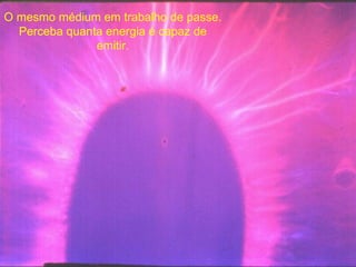 O mesmo médium em trabalho de passe. Perceba quanta energia é capaz de emitir. 