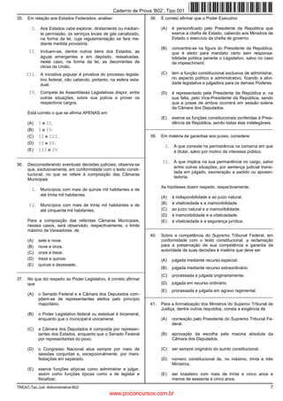 Caderno de Prova ’B02’, Tipo 001
35.   Em relação aos Estados Federados, analise:                      38.   É correto afirmar que o Poder Executivo

        I. Aos Estados cabe explorar, diretamente ou median-                (A)   é personificado pelo Presidente da República que
             te permissão, os serviços locais de gás canalizado,                  exerce a chefia de Estado, cabendo aos Ministros de
             na forma da lei, cuja regulamentação se fará me-                     Estado o exercício da chefia de governo.
             diante medida provisória.
                                                                            (B)   concentra-se na figura do Presidente da República,
       II. Incluem-se, dentre outros bens dos Estados, as                         que é eleito para mandato certo sem responsa-
             águas emergentes e em depósito, ressalvadas,                         bilidade política perante o Legislativo, salvo no caso
             neste caso, na forma da lei, as decorrentes de                       de impeachment.
             obras da União.
      III. A iniciativa popular é privativa do processo legisla-            (C)   tem a função constitucional exclusiva de administrar,
             tivo federal, não cabendo, portanto, na esfera esta-                 no aspecto político e administrativo, ficando a ativi-
             dual.                                                                dade legislativa e julgadora para os demais Poderes.

       IV. Compete às Assembleias Legislativas dispor, entre                (D)   é representado pela Presidente da República e, na
             outras situações, sobre sua polícia e prover os                      sua falta, pelo Vice-Presidente da República, sendo
             respectivos cargos.                                                  que a posse de ambos ocorrerá em sessão solene
                                                                                  da Câmara dos Deputados.
      Está correto o que se afirma APENAS em
                                                                            (E)   exerce as funções constitucionais conferidas à Presi-
      (A)   I e II.                                                               dência da República, sendo todas elas indelegáveis.
                                                                    _________________________________________________________
      (B)   I e IV.
      (C)   II e III.                                                 39.   Em matéria de garantias aos juízes, considere:
      (D)   II e IV.
                                                                              I. A que consiste na permanência na comarca em que
      (E)   III e IV.                                                              é titular, salvo por motivo de interesse público.
_________________________________________________________
                                                                            II. A que implica na sua permanência no cargo, salvo
36.   Desconsiderando eventuais decisões judiciais, observa-se
                                                                                   entre outras situações, por sentença judicial transi-
      que, exclusivamente, em conformidade com o texto consti-
                                                                                   tada em julgado, exoneração a pedido ou aposen-
      tucional, no que se refere à composição das Câmaras
                                                                                   tadoria.
      Municipais
                                                                            As hipóteses dizem respeito, respectivamente,
        I. Municípios com mais de quinze mil habitantes e de
             até trinta mil habitantes.
                                                                            (A)   à indisponibilidade e ao juízo natural.
       II. Municípios com mais de trinta mil habitantes e de                (B)   à vitaliciedade e a inamovibilidade.
             até cinquenta mil habitantes.                                  (C)   ao juízo natural e a inamovibilidade.
                                                                            (D)   à inamovibilidade e a vitaliciedade.
      Para a composição das referidas Câmaras Municipais,                   (E)   à vitaliciedade e a segurança jurídica.
      nesses casos, será observado, respectivamente, o limite       _________________________________________________________
      máximo de Vereadores, de
                                                                      40.   Sobre a competência do Supremo Tribunal Federal, em
      (A)   sete e nove.                                                    conformidade com o texto constitucional, a reclamação
      (B)   nove e onze.                                                    para a preservação de sua competência e garantia da
                                                                            autoridade de suas decisões é matéria que deve ser
      (C)   onze e treze.
      (D)   treze e quinze.                                                 (A)   julgada mediante recurso especial.
      (E)   quinze e dezessete.
                                                                            (B)   julgada mediante recurso extraordinário.
_________________________________________________________
                                                                            (C)   processada e julgada originariamente.
37.   No que diz respeito ao Poder Legislativo, é correto afirmar
      que                                                                   (D)   julgada em recurso ordinário.
                                                                            (E)   processada e julgada em agravo regimental.
      (A)   o Senado Federal e a Câmara dos Deputados com-          _________________________________________________________
            põem-se de representantes eleitos pelo princípio
            majoritário.                                              41.   Para a formalização dos Ministros do Superior Tribunal de
                                                                            Justiça, dentre outros requisitos, consta a exigência de
      (B)   o Poder Legislativo federal ou estadual é bicameral,
            enquanto que o municipal é unicameral.                          (A)   nomeação pelo Presidente do Supremo Tribunal Fe-
                                                                                  deral.
      (C)   a Câmara dos Deputados é composta por represen-
            tantes dos Estados, enquanto que o Senado Federal               (B)   aprovação da escolha pela maioria absoluta da
            por representantes do povo.                                           Câmara dos Deputados.

      (D)   o Congresso Nacional atua sempre por meio de                    (C)   ser sempre originário do quinto constitucional.
            sessões conjuntas e, excepcionalmente, por mani-
            festações em separado.                                          (D)   número constitucional de, no máximo, trinta e três
                                                                                  Ministros.
      (E)   exerce funções atípicas como administrar e julgar,
            assim como funções típicas como a de legislar e                 (E)   ser brasileiro com mais de trinta e cinco anos e
            fiscalizar.                                                           menos de sessenta e cinco anos.
TREAC-Tec.Jud.-Administrativa-B02                                                                                                      7
                                                 www.pciconcursos.com.br
 