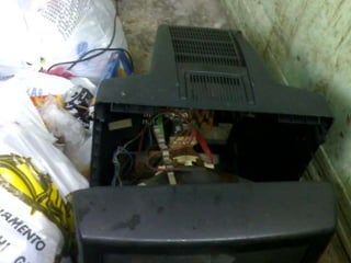 COMUNE DI ARCOLA  INTERNO DI UN CASSONETTO 