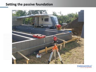 Platzhalter
Dies ist ein
Platzhaltertext für
Ihren eigenen Text.
Dieser Text soll nur
demonstrieren, wie Ihr
eigener Text
dargestellt wird, wenn
Sie den Platzhaltertext
ersetzen.
Thermodul
Technology
(manufacturing
machines)
Setting the passive foundation
Building with Thermodul
wall elements
 