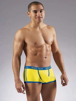 HOMBRES EN ROPA INTERIOR : 