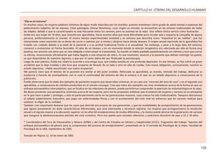 133
CAPÍTULO VI - ETAPAS DEL DESARROLLO HUMANO
“Ella es mi síntoma”
En muchos casos, las mujeres padecen síntomas de algún modo inducidos por los maridos, quienes mantienen cierto grado de salud mental a expensas del
padecimiento subjetivo de las esposas. Estas patologías clínicas femeninas, cuyo origen es vincular, se encuentran en las uniones tradicionales de todas
las edades, debido a que la caracteropatía es más frecuente entre los varones, pero se acentúa en la vejez. Una viñeta clínica servirá como ilustración.
Golda era una mujer de 70 años, que consultó por agorafobia. Hacía muchos años que tenía dificultades para circular sola y requería la compañía de alguna
persona, preferentemente su marido. Al mismo tiempo experimentaba ansiedad y un síntoma que describía como “inquietud en las rodillas”, que fue
interpretado como expresión de su deseo de correr o caminar por sí misma y dirigirse hacia donde deseara. El origen sexual reprimido de la agorafobia fue
tratado con cuidado debido a la edad de la paciente y a su actitud tradicional frente a la sexualidad. Sin embargo, y pese a la larga data del síntoma,
comenzó a evolucionar en forma favorable. Al cabo de un tiempo, y en un momento donde la relación terapéutica era valorizada por ella de forma muy
positiva, me anunció con pena que se veía obligada a interrumpir el tratamiento. Su marido se había quedado paulatinamente sin clientes y tuvo que cerrar
su oficina, reconociendo oficialmente que había llegado a una situación de retiro. En ese momento, anunció a la paciente que debían restringir los gastos,
ya que dispondrían de menores ingresos, y que por lo tanto debía dar por finalizada la psicoterapia.
Luego de este planteo, Golda me relató lo ocurrido a una amiga suya, que estaba sumida en una profunda depresión. En ese tiempo, su hijo sufrió un grave
accidente que lo dejó inválido y ella tuvo que ocuparse de llevarlo de un lado a otro en silla de ruedas. Esta nueva obligación, curiosamente, resolvió su
estado depresivo. ¡Había encontrado una nueva ocupación!
Me pareció claro que el destino de la paciente era similar al del joven inválido. Reforzada su agorafobia, su marido, retirado del trabajo, dedicaría su
existencia a hacerle de acompañante, con lo cual la continuidad del síntoma de ella le evitaría a él caer en un estado depresivo a consecuencia de la
jubilación.
Puede observarse que he dado dos ejemplos de pacientes mujeres que desarrollan síntomas, en un caso una “neurosis del ama de casa” y en el segundo una
agorafobia, a consecuencia de cambios producidos en el vínculo conyugal. Creo que estos dos ejemplos son muy reveladores acerca de la forma en que un
enfoque psicoanalítico intersubjetivo, que se focaliza en las relaciones de género, puede permitirnos comprender la aparición de sintomatología en la vejez.
No deseo presentar una perspectiva victimista acerca de las mujeres, pero me he propuesto enfatizar que el estatuto de mujeres y varones no es semejante
en lo que hace a poder y prestigio, y esto es particularmente cierto en las generaciones mayores, cuya crianza ha sido tradicionalista. Tampoco desconozco
el callado padecimiento masculino, que paga con enfermedades físicas y con el acortamiento del ciclo vital los esfuerzos que los varones realizan para
sostener la efigie de la virilidad.
También creo importante destacar que los casos que describí son propios de una generación, y que las modalidades de envejecimiento de las generaciones
que siguen presentarán sin duda características diferenciales, que será interesante y necesario registrar. Las mujeres que protagonizamos la revolución
sexual y el ingreso masivo a la educación superior en los años 60 envejeceremos de modos diferentes, y lo mismo puede decirse de la generación de varones
que inauguró la adolescenciacomo período del ciclo evolutivo. Pero eso queda para estudios ulteriores, y podremos discutirlo de aquí a 15 o 20 años.
* Coordinadora del Foro de Psicoanálisis y Género (APBA) y del Centro de Estudios en Género y Subjetividad (UCES). Fragmento del trabajo “Aportes del
enfoque psicoanalítico de género para la comprensión del proceso de envejecimiento”, presentado en la VI Jornada de Psicología de la Vejez, Facultad de
Psicología de la UBA, septiembre de 2001.
Tomado de Página 12, 10 de enero de 2002
 
