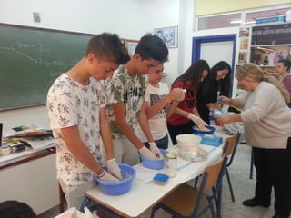 Παρασκευή ψωμιού στο 10ο Γυμνάσιο Νίκαιας