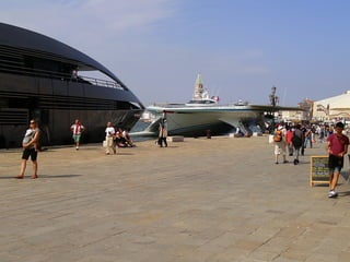 Solar Ship in Venice-Picture 2