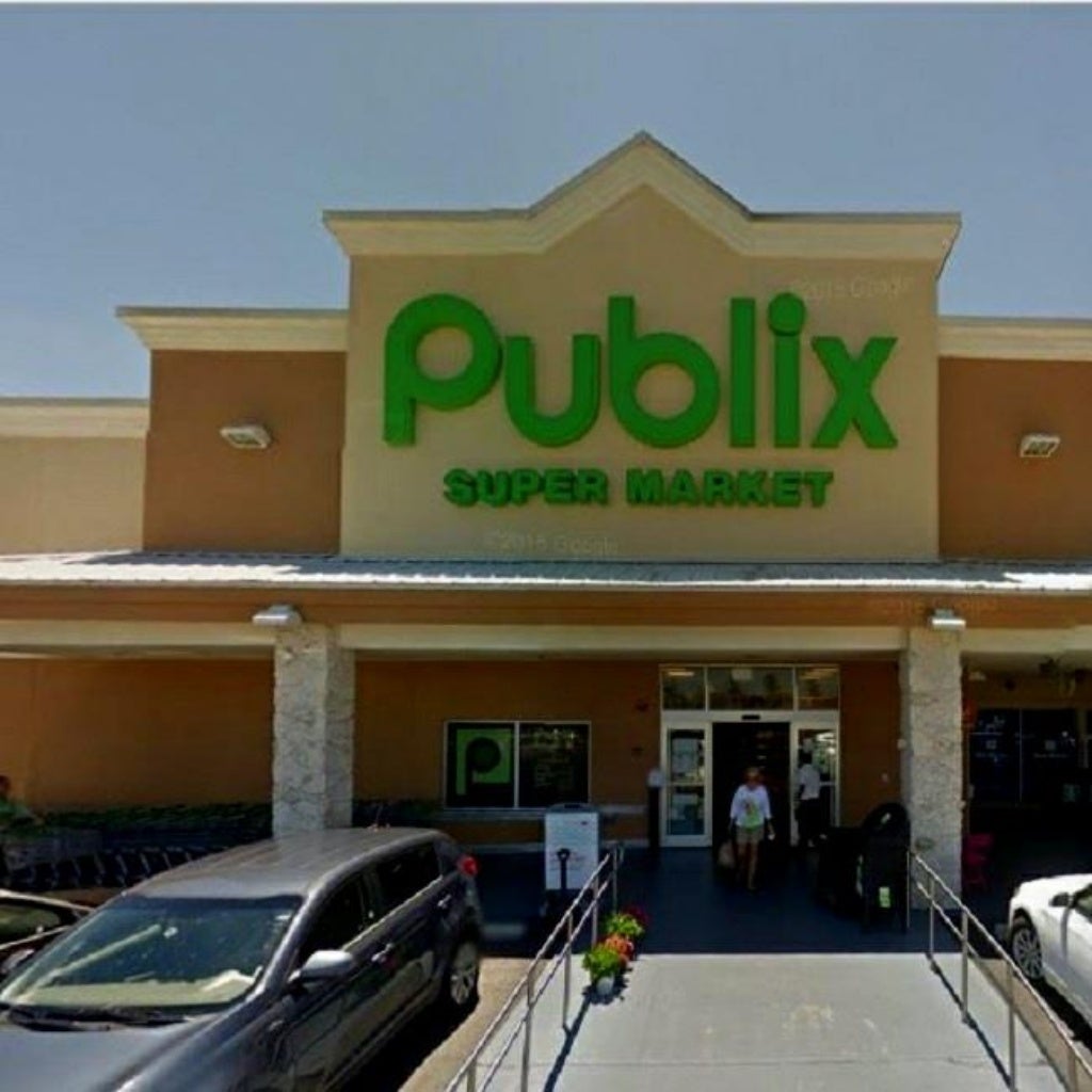 publix super market few paces to the south of marco dental