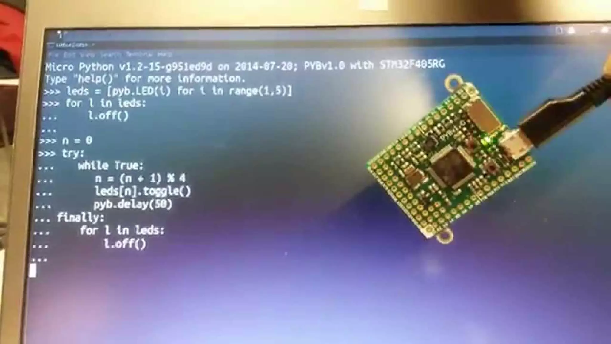 Implementações - Hardware
- MicroPython.
 