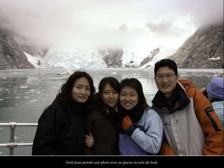 Arrêt pour prendre une photo avec un glacier en toile de fond. 