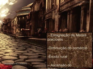 2º triuvirato – Lépido, Marco Antonio e Otávio Augusto (sobrinho de César). Augusto consegue tomar o poder e institue o IMPÉRIO.ImpérioO Alto Império ocorreu entre 27 a.C. e estendeu-se até o século III, aproximadamente. Os imperadores tinham poder quase total e geralmente eram considerados divinos. O primeiro imperador foi Otávio, denominado Augusto, que governou durante 41 anos. Este período ficou caracterizado pela hegemonia e prosperidade, denominado Pax Romana, que durou até o século III. Outros imperadores, que se destacaram, por bem ou por mal, foram Calígula, Nero, Tito, Marco Aurélio, Sétimo Severo, entre outros. Os cristãos, grupo de seguidores das idéias de Jesus Cristo, foram fortemente perseguidos em Roma, em parte porque recusavam-se a adorar os deuses oficiais, assim como não prestavam culto ao imperador, por serem monoteístas. Apesar das perseguições, em 313, através do Édito de Milão, o imperador Constantino concedeu liberdade de culto aos cristãos. Mais tarde, o então imperador Teodósio proibiu cultos pagãos, medida que tornaria o cristianismo a religião oficial de Roma