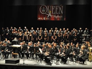 QUENN NO TEATRO MUSICAL No dia  14 de maio  de  2002 , um  musical  ou "teatro de rock" baseado nas canções do Queen, intitulado de  We Will Rock You , estreou no Dominion Theatre no West End de  London . O musical foi escrito pelo  comediante  e  autor  inglês Ben Elton em colaboração com  Brian May  e  Roger Taylor . Ele foi desde então apresentado em  Barcelona ,  Espanha ;  Melbourne ,  Austrália ;  Amsterdã ,  Países Baixos  e  Las Vegas ,  Nevada ,  Estados Unidos da América , além de um show no Japão em comemoração ao 130º Aniversário da empresa Toshiba. 