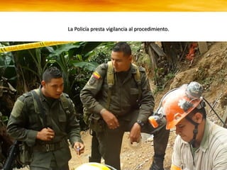 La Policía presta vigilancia al procedimiento.
 