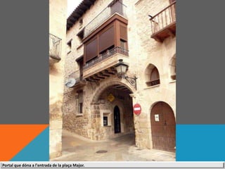 Portal que dóna a l'entrada de la plaça Major.
 