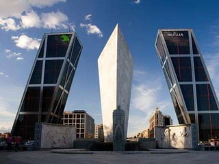 EN EL PASEO DE LA CASTELLANA ESTÁN LOS EDIFICIOS MÁS MODERNOS COMO:“LA PUERTA DE EUROPA” 