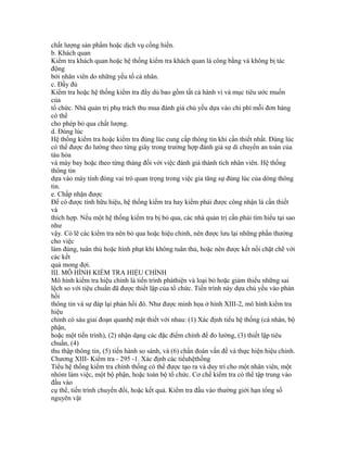 chất lượng sản phẩm hoặc dịch vụ cống hiến.
b. Khách quan
Kiểm tra khách quan hoặc hệ thống kiểm tra khách quan là công bằng và không bị tác
động
bởi nhân viên do những yếu tố cá nhân.
c. Đầy đủ
Kiểm tra hoặc hệ thống kiểm tra đầy dủ bao gồm tất cả hành vi và mục tiêu ước muốn
của
tổ chức. Nhà quản trị phụ trách thu mua đánh giá chủ yếu dựa vào chi phí mỗi đơn hàng
có thể
cho phép bỏ qua chất lượng.
d. Đúng lúc
Hệ thống kiểm tra hoặc kiểm tra đúng lúc cung cấp thông tin khi cần thiết nhất. Đúng lúc
có thể được đo lường theo từng giây trong trường hợp đánh giá sự di chuyển an toàn của
tàu hỏa
và máy bay hoặc theo từng tháng đối với việc đánh giá thành tích nhân viên. Hệ thống
thông tin
dựa vào máy tính đóng vai trò quan trọng trong việc gia tăng sự đúng lúc của dòng thông
tin.
e. Chấp nhận được
Để có được tính hữu hiệu, hệ thống kiểm tra hay kiểm phải được công nhận là cần thiết
và
thích hợp. Nếu một hệ thống kiểm tra bị bỏ qua, các nhà quản trị cần phải tìm hiểu tại sao
như
vậy. Có lẽ các kiểm tra nên bỏ qua hoặc hiệu chỉnh, nên được lưu lại những phần thưởng
cho việc
làm đúng, tuân thủ hoặc hình phạt khi không tuân thủ, hoặc nên được kết nối chặt chẽ với
các kết
quả mong đợi.
III. MÔ HÌNH KIỂM TRA HIỆU CHỈNH
Mô hình kiểm tra hiệu chỉnh là tiến trình pháthiện và loại bỏ hoặc giảm thiểu những sai
lệch so với tiệu chuẩn đã được thiết lập của tổ chức. Tiến trình này dựa chủ yếu vào phản
hồi
thông tin và sự đáp lại phản hồi đó. Như được minh họa ở hình XIII-2, mô hình kiểm tra
hiệu
chỉnh có sáu giai đoạn quanhệ mật thiết với nhau: (1) Xác định tiểu hệ thống (cá nhân, bộ
phận,
hoặc một tiến trình), (2) nhận dạng các đặc điểm chính để đo lường, (3) thiết lập tiêu
chuẩn, (4)
thu thập thông tin, (5) tiến hành so sánh, và (6) chẩn đoán vấn đề và thực hiện hiệu chỉnh.
Chương XIII- Kiểm tra - 295 -1. Xác định các tiểuhệthống
Tiểu hệ thống kiểm tra chính thống có thể được tạo ra và duy trì cho một nhân viên, một
nhóm làm việc, một bộ phận, hoặc toàn bộ tổ chức. Cơ chế kiểm tra có thể tập trung vào
đầu vào
cụ thể, tiến trình chuyển đổi, hoặc kết quả. Kiểm tra đầu vào thường giới hạn tổng số
nguyên vật
 
