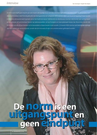 Interview Tekst: Jeroen Kuypers • Fotografie: Marco Magielse
DeNEN-normheeftgeenkrachtvanwetmaarisdevoorbijeeeuwweldiepverankerdgeraaktinonsbewustzijn.Alseenproductaan
deze norm voldoet, biedt het de gebruiker een basisgarantie van veiligheid. NEN-normen lijken van bovenaf opgelegd maar komen
in feite met verrassend veel inspraak vanuit de markt tot stand. Fabrikanten en distributeurs kunnen deelnemen aan werkgroepen
en commissies of commentaar leveren op tekstvoorstellen, tot op Europees en internationaal niveau toe. Bovendien wordt elke
NEN-norm om de vijf jaar bekeken om te beoordelen of deze herzien moet worden. Zo leveren NEN-normen een belangrijke bijdrage
aan het creëren van eenduidigheid, zonder dat de innovatie of vrije concurrentie erdoor gehinderd worden.
De normis een
uitgangspunten
geen eindpunthet ONDERNEMERS BELANG
 