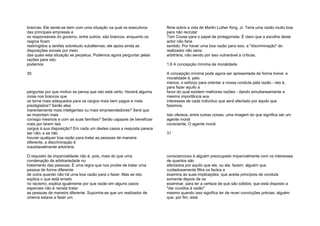 brancas. Ele sente-se bem com uma situação na qual os executivos
das principais empresas e
os responsáveis do governo, entre outros, são brancos, enquanto os
negros ficam
restringidos a tarefas sobretudo subalternas; ele apoia ainda as
disposições sociais por meio
das quais esta situação se perpetua. Podemos agora perguntar pelas
razões para isto;
podemos
30
perguntar por que motivo se pensa que isto está certo. Haverá alguma
coisa nos brancos que
os torne mais adequados para os cargos mais bem pagos e mais
prestigiados? Serão eles
inerentemente mais inteligentes ou mais empreendedores? Será que
se importam mais
consigo mesmos e com as suas famílias? Serão capazes de beneficiar
mais por terem tais
cargos à sua disposição? Em cada um destes casos a resposta parece
ser não; e se não
houver qualquer boa razão para tratar as pessoas de maneira
diferente, a discriminação é
inaceitavelmente arbitrária.
O requisito de imparcialidade não é, pois, mais do que uma
condenação da arbitrariedade no
tratamento das pessoas. É uma regra que nos proíbe de tratar uma
pessoa de forma diferente
de outra quando não há uma boa razão para o fazer. Mas se isto
explica o que está errado
no racismo, explica igualmente por que razão em alguns casos
especiais não é racista tratar
as pessoas de maneira diferente. Suponha-se que um realizador de
cinema estava a fazer um
filme sobre a vida de Martin Luther King, Jr. Teria uma razão muito boa
para não recrutar
Tom Cruise para o papel de protagonista. É claro que a escolha deste
actor não faria
sentido. Por haver uma boa razão para isso, a "discriminação" do
realizador não seria
arbitrária, não sendo por isso vulnerável a críticas.
1.6 A concepção mínima de moralidade
A concepção mínima pode agora ser apresentada de forma breve: a
moralidade é, pelo
menos, o esforço para orientar a nossa conduta pela razão - isto é,
para fazer aquilo a
favor do qual existem melhores razões - dando simultaneamente a
mesma importância aos
interesses de cada indivíduo que será afectado por aquilo que
fazemos.
Isto oferece, entre outras coisas, uma imagem do que significa ser um
agente moral
consciente. O agente moral
31
consciencioso é alguém preocupado imparcialmente com os interesses
de quantos são
afectados por aquilo que ele, ou ela, fazem; alguém que
cuidadosamente filtra os factos e
examina as suas implicações; que aceita princípios de conduta
somente depois de os
examinar, para ter a certeza de que são sólidos; que está disposto a
"dar ouvidos à razão"
mesmo quando isso significa ter de rever convicções prévias; alguém
que, por fim, está
 