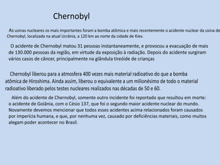 O dono do ferro velho se encanta com o intenso brilho azul daquele pó e imagina que poderá ganhar muito dinheiro.No ferro-velho dois funcionários abrem o material.