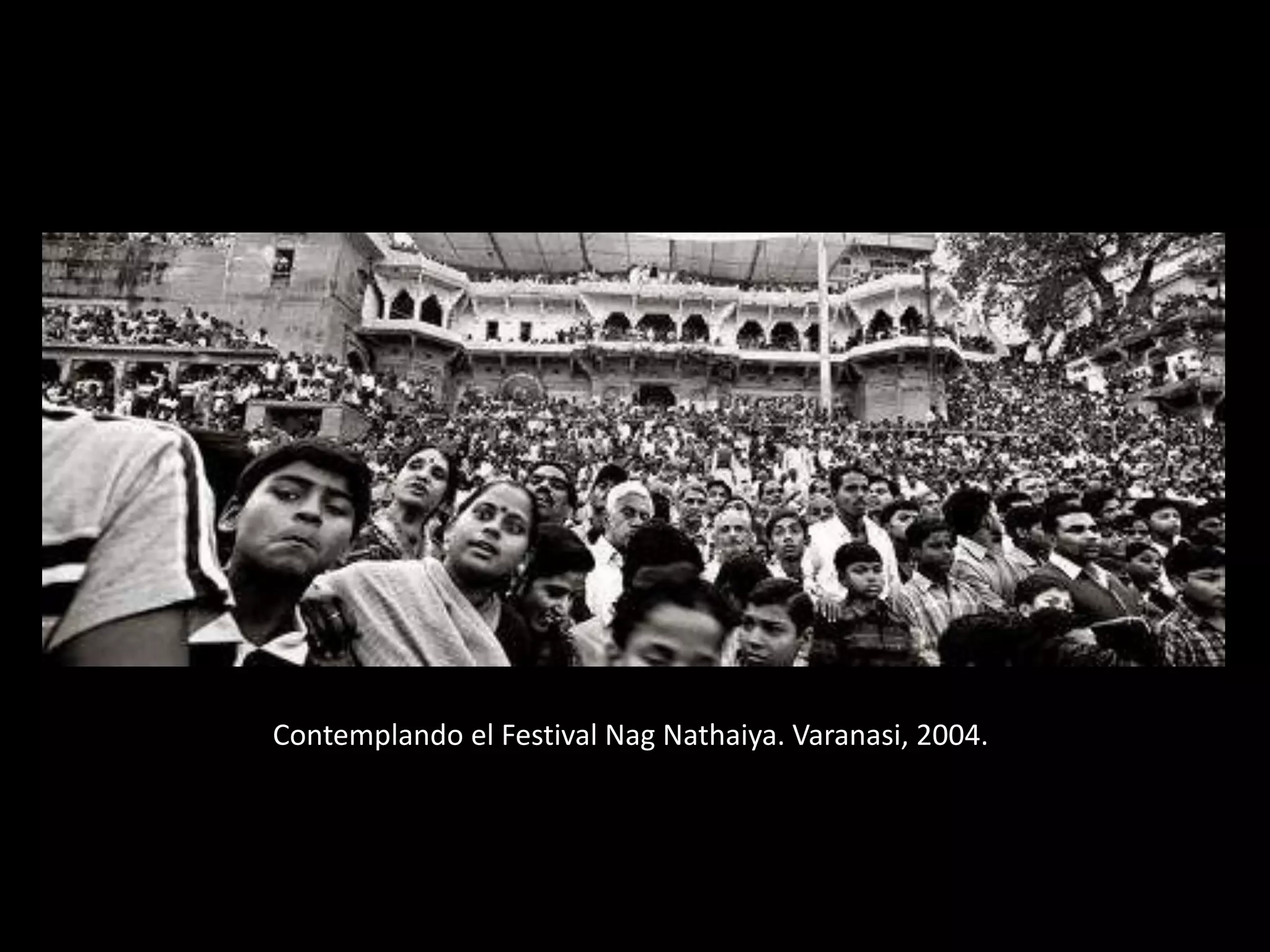 Contemplando el Festival Nag Nathaiya. Varanasi, 2004. 