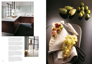 Cambia anche la maniglia (ben 10 le maniglie da
scegliere per questo modello) in questa Rainbow solare
ed accogliente, dove motivo dominante sono i telai
delle ante per quasi tutti gli elementi. La soluzione a
golfo con penisola permette una nuova agibilità; oltre a
penisola e sgabelli sono disponibili però anche i classici
tavoli e sedie che consentono di configurare in modo
più convenzionale l’ambiente cucina.

The handle also changes (there is a choice of no
less than 10 for this model) in this sunny, welcoming
Rainbow kitchen, where the frames in the doors of
almost all the units are the dominant motif.
The gulf layout with peninsula is a contemporary way
of achieving excellent access; however, as well as the
snack top and stools, conventional tables and chairs
are also available, for a more traditional kitchen
arrangement.

Un choix de 10 poignées pour une cuisine lumineuse
et accueillante, où les cadres des portes sont le
leitmotiv pour presque tous les éléments. La solution
à golfe avec péninsule accroît la mobilité; outre la
péninsule et les tabourets sont disponibles les tables
et chaises classiques qui donnent une touche plus
conventionnelle à la cuisine.

Ein interessantes Detail dieser heiteren, einladenden
Rainbow sind die Griffe (von denen 10 verschiedene
Modelle zur Auswahl stehen). Das optisch
dominierende Merkmal sind die Rahmen der Fronten
beinahe aller Elemente. Die U-förmige Lösung mit
Halbinsel bietet viel Bewegungsfreiheit. Anstelle der
Halbinsel und der Hocker gibt es natürlich auch die
klassische Lösung mit Tisch und Stühlen.

También cambia el tirador (nada menos que 10
modelos a elección) en esta Rainbow alegre y
acogedora, cuyo motivo predominante son los
bastidores de las puertas en casi todos los elementos.
La composición en “U” con península facilita
los movimientos; de todos modos, además de la
península con taburetes también es posible elegir las
clásicas mesas con sillas que permiten configurar la
cocina de manera más convencional.



                                                           
 