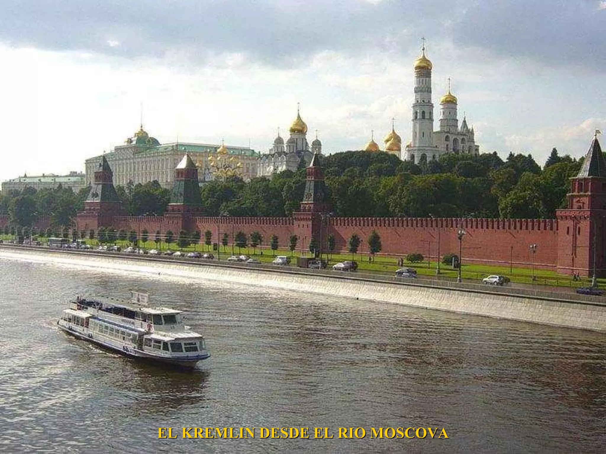 EL KREMLIN DESDE EL RIO MOSCOVA 