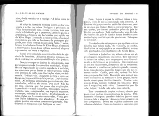 'I'
'•
',,
''
1,r:.,.,, '
,j
'
1
32 - e R A e 1L I A N o R A M o s
nina, devia emendar-se a cantiga: "A brisa corre de ·
mansa."
Omôço da farmácia decidira servjr-se dos tem-
p~rais. e evitar as brisas. Redigira e publicara na
folha mdependente uma coluna verbosa, mas com
tanta,il~felici~ade que o promotor, hábil em poesia e
gramatica, afirmara nas barbearias que aquilo era
de Vítor Hugo. I ntimado a exibir prova, o bacharel
r~spondera ~ue não se lembrava da passagem pla-
giada, mas tmha certeza de que havia fnrt.o. O autor
brioso, lera todos os livros de Vítor Hugo, alcançar~ -,
a absolvição e, dono dessa cultura razoável, xingara
o promotor em becos e esquinas.
Assim teve princípio a carreira literária do aju-
dante da farmácia. Adquiriu diversos volumes en-
cheu-se de regras, estudou metrificação e leu jor~ais.
Deseja transpor os limites da cidadezinha mas
. 'por enquanto .ªm~a é um escritor municipal. Capri-
cha na orgamzaçao de contos, manda-os a revistas,
aos con__cu~·sos que se fazem na cidade grande, sonha
com prem10s de vulto, com ilustrações vivas, em tri-
cromia. Esfôrço vão. Ninguém lá fora. o enxel'o·a.
Z~nga-se, julga-se vítima de injustiça. Depois de:a-
mma. As histórias arranjadas pacientemente des-
manchadas, refeitas, são ruins. P or quê1 Não há
ali uma criatura que lhe possa dar explicações.
Aprende só - e isto é doloroso. Neccssário enorme
trabalbo par~ compreender, em seguida esquecer,
recomeçar, orientar-se de nôvo. Evidentemente as
lições vistas nos livros estavam erradas. Volta pro-
cura lições diferentes, que abandona. Avanda em
a~guns pontos, em outros permanece ignorante. Não
dispensa os temporais que fustigam as ruas.
VIVENTES DAS ALAGOAS - 33
Bem. Agora é capaz de utilizar brisas e tem-
ornis, certo de que a combinação está sofrível. A
h•olora do grupo escolar pediu-lhe discursos para
011 meninos que tinham findo o curso primário. Fêz
i.ms quatro, que foram preteridos pelos do juiz de
'diroito, um ma]nco. Está melhorando, sem dúvida.
ti <'havões do juiz de direito foram recebidos com
muito elogio, sinal de que não prestavam. Bobagens
do nrrepiar.
Provàvelmente os tem1Jorais que açoitam as ruas
tnrnbém não valem nada. Se valessem, os contos,
dfrei.tinhos na conjugação e na coucordância, teriam
Hido publicados, com ilustrações de Santa Rosa.
Continua a trabalhar, só, adiantando-se em al-
g11us1ugares, emperra.ndoem ontros. Tem um bando
de nomes na cabeça, mas emprega-os sem disccrni-
meuto e deforma-os na pronúncia. Envergonha-se
e.lo nsá-los em conversa, porque ali não os conhecem.
Uedamente o consideram pedante quando, receoso,
l11xga uma daquelas palavras longas que viu no i·o-
munce cacête. Cacête, pois não, embora lhe falte
coragem para dizer isto. Descobl'iu num rodapé lou-
vores excessivos ao romance e ficou grogue, matu·-
tnndo, como qnem decifra charada. Precisa reler
1H1uela droga, bocejar, cochilar em cima dela. Dirá
que é magnífica, está visto. Presumirão que êle
i'!nbc julgar. Ajnda não sabe, mas saberá.
Tem armar,e1rn.do noções valiosas, dando por
vuns e por peuras, vencendo c1·ises de apatia. últi-
mamente conseguiu perceber defeitos graves nuns
versos e isto o alegrou. ..t~ssevera interiormente os
seus progressos. Pensa em sujeitos animosos que
subiram sozinhos. Como se cha.mava o carvoeiro que
 