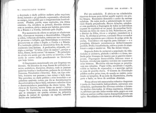 1
]li 1
'1
.11
1
1
11
1
'·
'II •'
: 1
1 1 1
! 1.
:
1
1
. !
i1
'I
.1
'I
l·i
! .
l 1
J
l
1
·1
78 - e R A e I L I A N o R AM o s
o deputado e chefe político andava pelas esquinas,
feroz, batendo o pé, gritando, espumando, ofende11do
os amigos, uns patifes que o comprometiam horrivel-
mente. Findas, porém, essas explosões, era ótima
criatura: ria, estudava os jornais, discutia sintaxe
com os meninos, abria o mapa nos balcões, procuran-
do a Rússia e a Coréia, torcendo pelo Japão.
Nos momentos de cólera os amigos se afastavam
dêle, olhavam-se receosos e desentendidos. Chegada
a calma, voltavam aliviados, entravam nas conversas
de pronome e infinito, que éntretinbam os meninos,
procuravam 110 atlas o J apão, a Coréia e a Rússia.
E a instrução pública se desenvolvia fora da escola,
realmente uma lástima. A prof.essôra, atrasada, cor-
rigia a cantiga " .A brisa corre de manso", porque a
brisa, :fêmea, devia correr '' de mansa.'' No princípio
do século era assim que ela corria no interior, e êsse
modo de correr influi grandemente na literatura
que hoje temos.
O funcionário mencionado era por desgráça um
literato. Os literatos da roça fazem de ordinário so-
netos, acrósticos, discursos, dramas, 011de se juntam
palavras bonitas e inofensivas, pedaços da revolução
francesa, Tiradentes e I racema. Êsse, um tipo som-
brio, buscava nas pessoas e nas coisas o lado mau.
Não percebeu no chefe político o riso bonachão e as
palestras amáveis : notou que êle se desembaraçava
dos adversários a faca ebala, enteTrava caboclos vivos
e desencaminhava pessoínhas da classe ba:L"':.a. En-
cheu-se de :furores, entrou firme na moral e tentou
vingar D. Carlotinha irnma denúncia descabelada
que se estampou em quatro colunas na primeira
página do jornal de oposição na capital, natural-
mente sem assinatura.
VIVENTES DAS ALAGOAS - 79
Foi um escândalo. E abriu-se na cidadezinha
rigorosa devassa para deitar aquêle negócio em pra-
tos limpos. Necessário descobrir o autor da enorme
Rafadeza. De outro modo a administração do muni-
cípio ficaria prejudicada. Houve delações, estudou-
se com paciência a linguagem de todos os indivíduos
capazes de exprimir-se no papel. As suspeitas fervi-
lharam em tôrno de cinco ou seis. Subornou-se pois
' 'o diretor da fôlha, viu-se o original, examinou-se a
letra. E, obtidas as provas, o acusado fêz ao acusador
uma visita aparatosa que o deixou de pulga atrás da
orelha. Convidou-o em seguida para almoçar - e o
jornalista diletante reconheceu-se definitivamente
perdido.Pediu transferência, cstêve a ponto de aban-
donar o cargo e mudar-se. Não lhe deram tempo.
Segunda:feira de carnaval a população da cida-
flezinha se animava, pintada a zarcão e a tisna, mo-
Jhada pelas bisnagas de bambu que os garotos mane-
,iava.m. Papanguns desenxabidos falavam rouco e
fanhoso, circulavam sujeitos vestidos em numerosas
faias brancas. lVfocinhas não-me-toques se peneira-
va:n.nas calçadas. P apai velho, sacudindo o cajado,
cx1brn as barbas de espanador, e o morcêgo agitou
as asas de guarda-chuva. O homem da iluminação
pública andou pelas ruas, de escada no ombro, acen-
dendo os lampiões. E na sede da :filarmônica, aberta
para o baile, os bicos de acetilene chiaram.
Nessa altura três mascarados robustos chegaram
à porta do funcionário independente, entra1·am sem
eerimônia, quebraram-lhe diversas costelas e deram-
1be muitas chicotadas. A vítima esperneou, debateu-
se, afirmou que não tinha escrito nada, pegou-se com
todos os santos e enfim soprou desesperadamente um
apito. Os soldados correram em alvorôço, afivelando
 