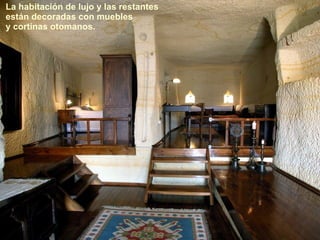 La habitación de lujo y las restantes están decoradas con muebles y cortinas otomanos. 