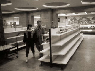 Следва гладна криза – хората имат пари, но няма стока, в която да ги вложат.