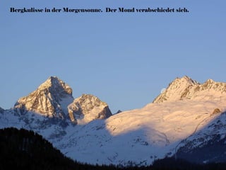 Bergkulisse in der Morgensonne.  Der Mond verabschiedet sich. 