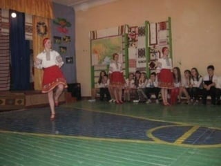 допомагає набути практичних навичок публічної презентації та захисту своїх напрацювань та досягнень;