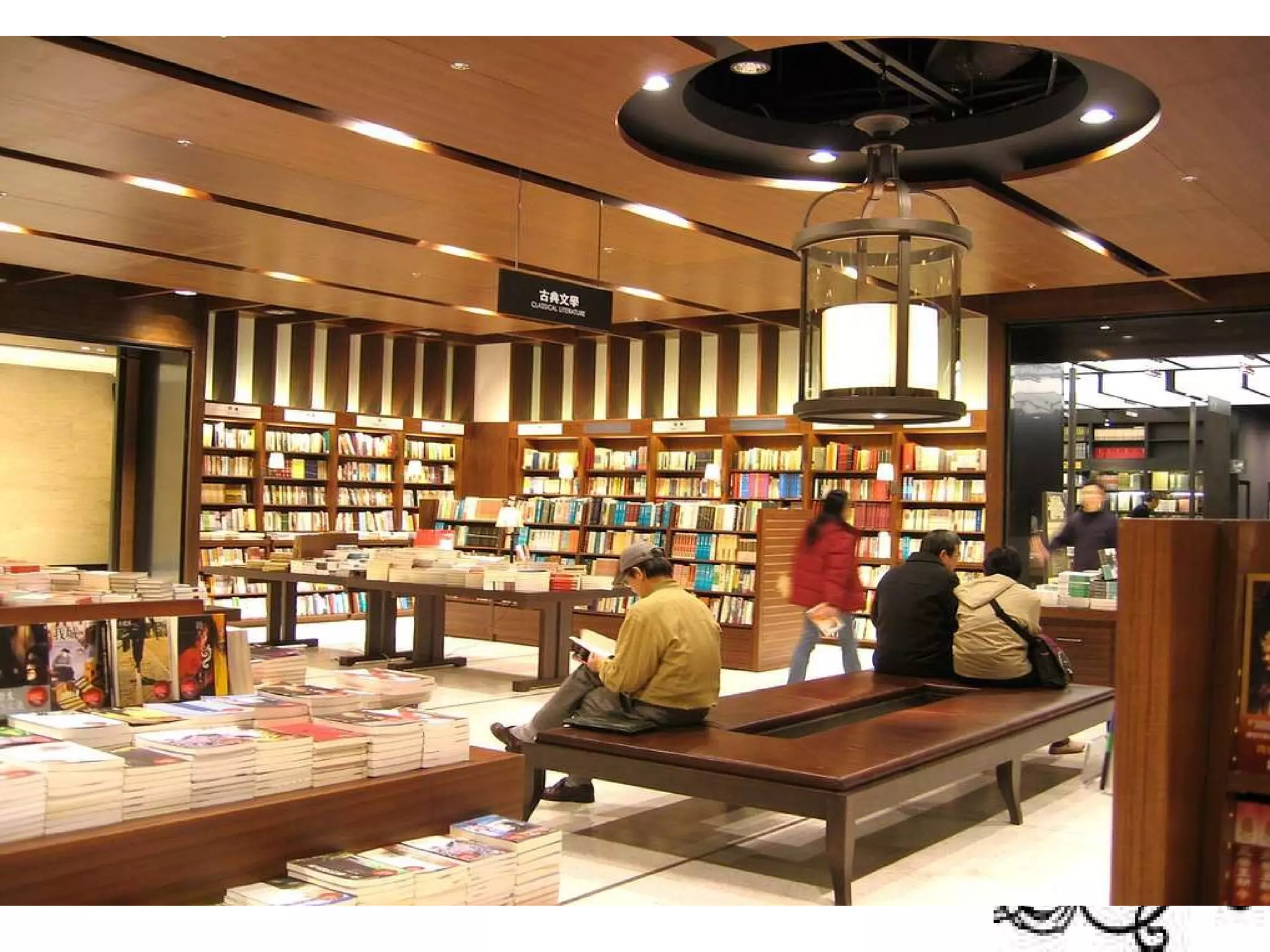 1. 網路書店 2. 誠品站 - 藝文平台 3. 誠品人 - 會員網 4. 部落格 5. 線上 DM 6. 會員電子報 7. FACE BOOK 粉絲團 8. Plurk （噗浪） 1. 品牌行銷 提倡閱讀的價值與美感 2. 複合行銷 3. 區域性差異化行銷 ( 敦南、科博、信義 ) 4. 舉辦講座、展覽 藝文活動售票 5. 拼人才   網路行銷 實體 行銷 