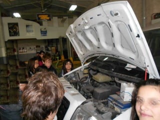 επίσκεψη σε συνεργείο