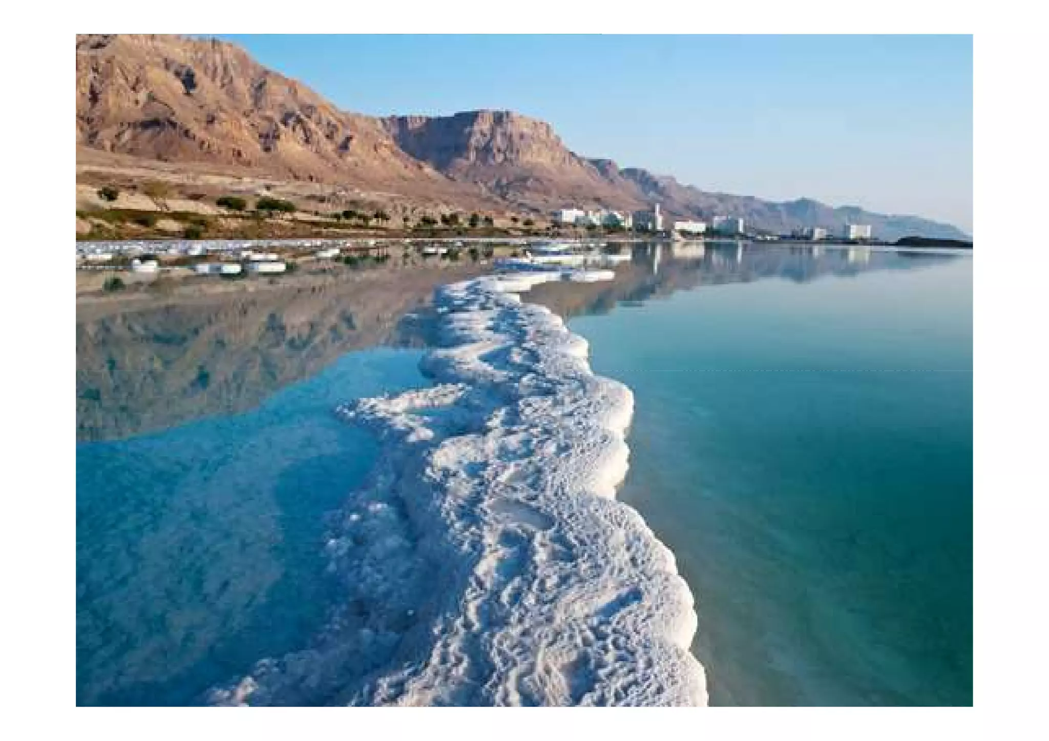 ทะเลเดดซี หรือ ทะเลมรณะ
(ทะเลเกลือ) เป0นทะเลสาบน้ําเค็มที่มี
ความเข)มข)นของเกลือสูงมาก อยู
ระหวางเขตจอร=แดนและอิสราเอล
ระดับน้ําอยูต่ําที่สุดในบรรดาทะเล
ทั้งหลาย กลาวคือต่ํากวาะดับน้ําทะเล
ปานกลางลงไปอีกประมาณ 400
เมตร ตอนเหนือเป0นของจอร=แดน
ตอนใต)แบงเป0นของจอร=แดนและ
อิสราเอลเราไมจมในทะเลสาบเดดซี
ก็เป0นเพราะน้ําในทะเลซึ่งมีเกลือ
ละลาย อยูในน้ํามากถึง 25% ทําให)
น้ําในทะเลเดดซี มีความหนาแนน
มากเป0นพิเศษ คนที่ลงไปเลนน้ําใน
ทะเลสาบแหงนี้จะไมมีวันจมน้ํา
 