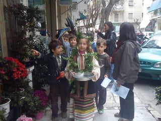 έθιμα της άνοιξης: χελιδονίσματα και περπερούνα