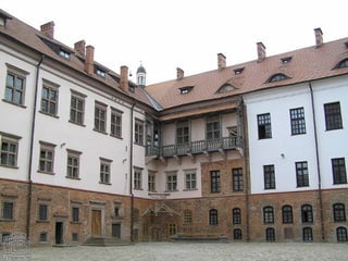 пад сценамі замкаў