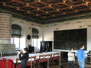 пад сценамі замкаў