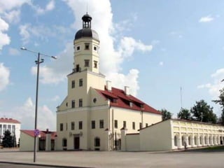 Біографія
Закінчивши ліцей (1862), юнак записався
до університету на юридичний
факультет, але через байдуже ставлення
до професії адвоката його студентське
життя було коротким, 1864 р. Верлен
вступив на службу до страхового
товариства, а потім до мерії одного з
паризьких районів і, нарешті, до міської
ратуші.
 