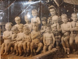 Грязев Иван Михайлович
родился 25 мая 1907 года в селе
Еленовка, в семье рабочих.
Учился в Еленовской церковно-
приходской школе.
 