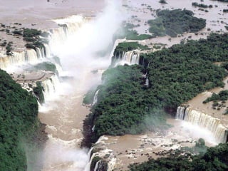 伊瓜苏瀑布
iguassu-falls
巴西巴拉那州和阿根廷边界上的伊瓜苏河从巴
西高原悬崖上落入巴拉那峡谷形成的瀑布
與東非維多利亞瀑布及美加的尼亞加拉瀑布是
世界三大瀑布
由275股大小瀑布或急流组成，總寬度4公里，
比尼亞加拉瀑布宽4倍，落差由平均60公尺至最
高82公尺。

 