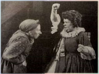 Простакова
• Госпожа Простакова – кто это?
• Простакова – это дворянка, мать
Митрофанушки и сестра Скотинина.
• О чём говорит фамилия «Простакова»?
• Ее фамилия указывает на необразованность и
невежество героини.
 