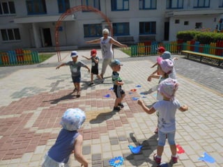 «ранкове сонечко лелека принесла!» 