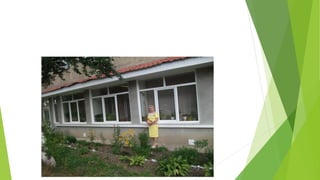 Бібліотечне подвір’я: фасад і мінісад