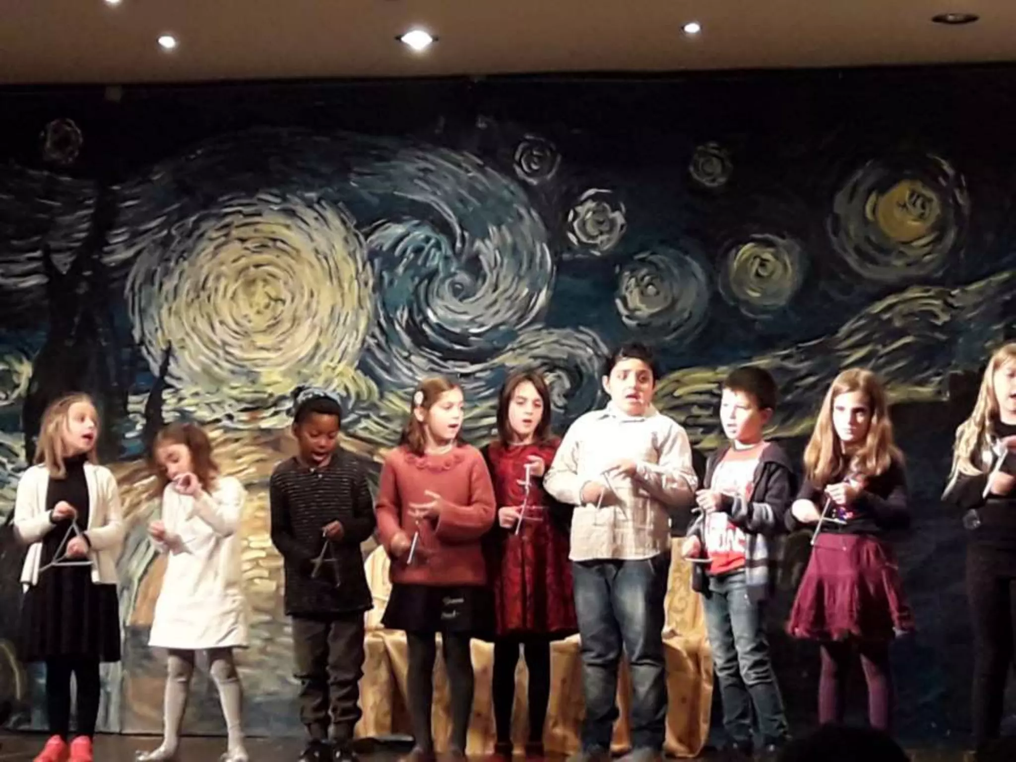 Xριστός γεννάται σήμερον...