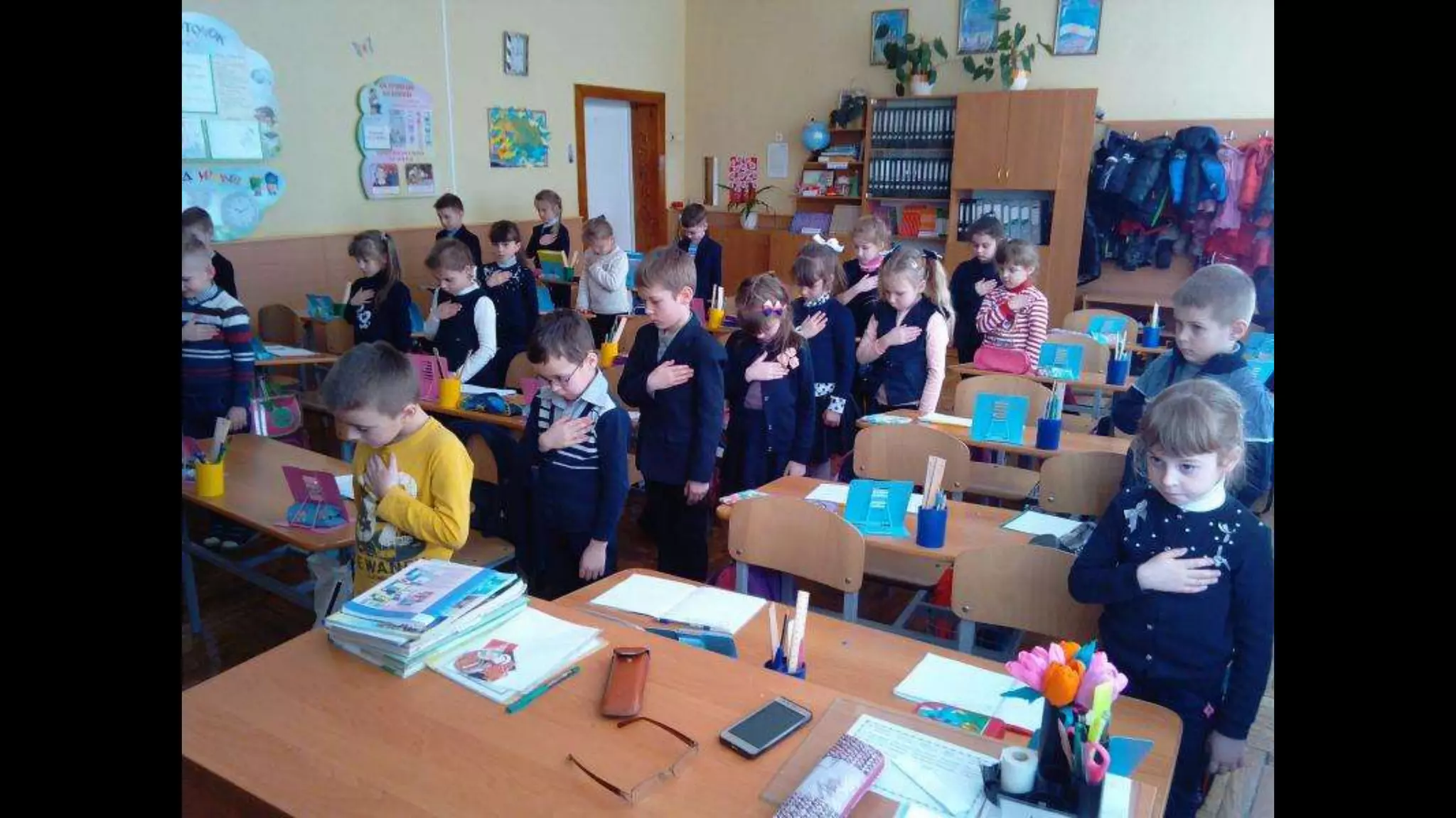 а сотню вже зустріли небеса…