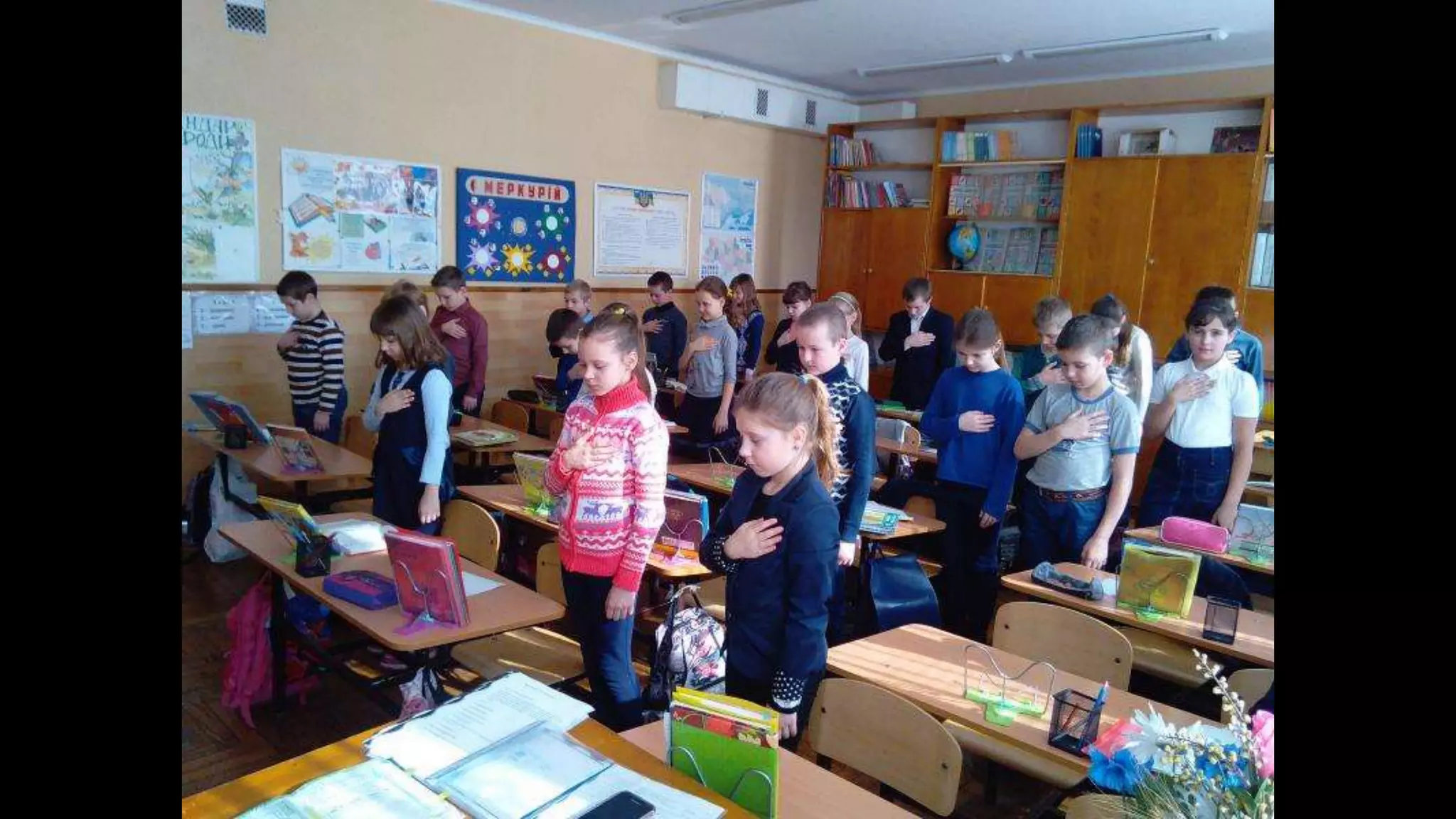 а сотню вже зустріли небеса…