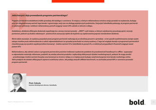 Jak zbudowac baze mailingowa dla nowego sklepu internetowego? 
Rozpoczynajac, sprawdzamy czynniki sukcesu: czy wiemy, jak działa email marketing konkurencji, czym wyróznia sie nasza oferta, czy ułozony plan komunikacji pozwoli 
marce zaistniec i co najwazniejsze, pozostac zapamietana. 
Krok 1: budujemy baze organicznie, poprzez działania akwizycyjne.Przez AdWords, kampanie banerowe, social media i content marketing pozyskujemy stargetowanych 
uzytkowników, którzy swiadomie traaja do sklepu i w reakcji na oferte zostawiaja adres email. 
Krok 2: jako mechanizm zapisu wybieramy double opt-in.Dla sklepu online, gdzie mamy procesy transakcyjne, rozdajemy rabaty itd. optymalnym rozwiazaniem jest 
double opt-in. Nizsze, niz przy single opt-in przyrosty liczby rekordów rekompensuje pewnosc, ze do bazy traaja jedynie swiadome zapisy. 
Krok 3: przygotowujemy strony www,gdzie bedzie zapisywał sie uzytkownik. Zarówno strony sklepu, bloga, fan page, jak i landing pages pod dedykowaneakcje 
marketingowe. Eksponujemy formularze zapisu na kazdej podstronie, wymiennie jako statyczne formularze i dynamicznie pojawiajace sie top layery. 
Krok 4: realizacja akwizycji uzytkowników przez wybrane kanały/wydarzenia– AdWords, display, konkursy, akcje z partnerami, social media, content marketing. 
Co oferujemy w kampaniach? Wszystko zalezy od produktu i medium. Np. długi ogon produktowy w AdWords, aktualne krótkotrwałe promocje typu ash sales 
w kampaniach banerowych, powiadomienia o nowosciach na stronach sklepu, porady w kwestii doboru asortymentu, tematy dotyczace produktu i potrzeb 
uzytkowników. Cel jest cały czas jeden: sciagniecie uzytkownika na strone www i przekonanie go, ze warto zostawic adres email. Jesli przy pierwszej wizycie dojdzie 
tez do transakcji, mamy uzytkownika idealnego. 
Pamietajmy, by na biezaco analizowacwyniki i optymalizowacmiejscazapisu orazkreacjew kampaniach. Monitorujemyrówniezkonkurencjei reagujemy 
na jej działania. 
Aleksander Heba 
brand manager, ExpertSender 
Raporty interaktywnie.com - E-commerce 106 
 