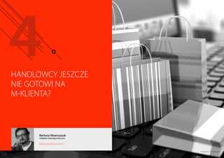 ARTYKUŁ PROMOCYJNY 
z czterech kategorii: trendy w sklepie, produkty ogladane, produkty 
kupowane oraz podobne. Bierze pod uwage równiez wczesniejsze 
aktywnosci danego konsumenta. Potencjalnemu klientowi moga wiec zostac 
wyswietlone produkty, które ogladał wczesniej; takie, którymi, poza aktualnie 
ogladanym produktem, byli równiez zainteresowani inni uzytkownicy, badz 
te, które wraz z tym produktem były najczesciej kupowane. 
System ten korzysta nieco z psychologicznej zasady, okreslanej jako 
społeczny dowód słusznosci. Zgodnie z nia, człowiek, który nie wie, jaka 
decyzja jest słuszna, podejmuje podobna jak wiekszosc grupy, badz inni 
ludzie w otoczeniu. Dla przykładu: jesli klientka sklepu obuwniczego nie 
umie sie zdecydowac, które buty wybrac, moze uznac, ze najbezpieczniej 
bedzie wybrac te, na które zdecydowali sie inni. Choc moze to nie najlepszy 
przykład, wszak nie od dzis wiadomo, ze spotkac na przyjeciu kogos 
w takiej samej sukience, to najgorsze, co sie moze przydarzyc. Moze 
z (damskimi) butami jest podobnie? Moze tu równiez wciaz 
niedoceniana siła jest personalizacja? 
Klucz do serc i portfeli 
Indywidualne podejscie do klienta to od zawsze najprostszy i byc moze 
najtanszy sposób na zdobycie jego serca i otwarcie portfela. Dotychczas 
jednak trudno było je wykorzystywac, prowadzac działania marketingowe 
na wieksza skale. Na szczescie dzis z pomoca przychodzi technologia, 
dzieki której kazdy z naszych klientów moze sie poczuc jak VIP, kiedy jego 
indywidualne potrzeby, dylematy, nawyki zakupowe zostana dostrzezone 
i uwzglednione. Wówczas nasza oferta nie bedzie postrzegana wyłacznie 
jako reklama, ale równiez jako pomoc. A oferte pomocy odrzuca sie 
znacznie rzadziej, niz oferte reklamowa. 
Raporty interaktywnie.com - E-commerce 37 
 