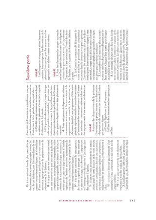 II-àêtreinformédanslepluscourtdélaiet
directementdesaccusationsportéescontrelui,
ou,lecaséchéant,parl'intermédiairedeses
parentsoureprésentantslégaux,etàbénéficier
d'uneassistancejuridiqueoudetouteautre
assistanceappropriéepourlapréparationetla
présentationdesadéfense;
III-àcequesacausesoitentenduesansretard
paruneautoritéouuneinstancejudiciaire
compétentes,indépendantesetimpartiales,selon
uneprocédureéquitableauxtermesdelaloi,en
présencedesonconseiljuridiqueouautreet,à
moinsquecelanesoitjugécontraireàl'intérêt
supérieurdel'enfantenraisonnotammentde
sonâgeoudesasituation,enprésencedeses
parentsoureprésentantslégaux;
IV-ànepasêtrecontraintdetémoignerou
des'avouercoupable;àinterrogeroufaireinterroger
lestémoinsàcharge,etàobtenirlacomparution
etl'interrogatoiredestémoinsàdéchargedans
desconditionsd'égalité;
V-s'ilestreconnuavoirenfreintlaloipénale,
àfaireappeldecettedécisionetdetoutemesure
arrêtéeenconséquencedevantuneautoritéou
uneinstancejudiciairesupérieurecompétentes,
indépendantesetimpartiales,conformémentà
laloi;
VI-àsefaireassistergratuitementd'un
interprètes'ilnecomprendouneparlepasla
langueutilisée;
VII-àcequesavieprivéesoitpleinement
respectéeàtouslesstadesdelaprocédure.
3.LesÉtatspartiess'efforcentdepromouvoir
l'adoptiondelois,deprocédures,lamiseenplace
d'autoritésetd'institutionsspécialementconçues
pourlesenfantssuspectés,accusésouconvaincus
d'infractionàlaloipénale,etenparticulier:
a)D'établirunâgeminimumau-dessousduquel
lesenfantsserontprésumésn'avoirpaslacapacité
d'enfreindrelaloipénale;
b)Deprendredesmesures,chaquefoisque
celaestpossibleetsouhaitable,pourtraiterces
enfantssansrecouriràlaprocédurejudiciaire,
étantcependantentenduquelesdroitsdel'homme
etlesgarantieslégalesdoiventêtrepleinement
respectés.
4.Touteunegammededispositions,relatives
notammentauxsoins,àl'orientationetàla
supervision,auxconseils,àlaprobation,au
placementfamilial,auxprogrammesd'éducation
généraleetprofessionnelleetauxsolutionsautres
qu'institutionnellesserontprévuesenvued'assurer
auxenfantsuntraitementconformeàleurbien-
êtreetproportionnéàleursituationetàl'infraction.
Article41
Aucunedesdispositionsdelaprésente
Conventionneporteatteinteauxdispositions
pluspropicesàlaréalisationdesdroitsdel'enfant
quipeuventfigurer:
a)Danslalégislationd'unÉtatpartie;
b)Dansledroitinternationalenvigueurpour
cetÉtat.
Deuxièmepartie
Article42
LesÉtatspartiess'engagentàfairelargement
connaîtrelesprincipesetlesdispositionsdela
présenteConvention,pardesmoyensactifset
appropriés,auxadultescommeauxenfants.
Article43
1.Auxfinsd'examinerlesprogrèsaccomplis
parlesÉtatspartiesdansl'exécutiondesobligations
contractéespareuxenvertudelaprésente
Convention,ilestinstituéunComitédesdroits
del'enfantquis'acquittedesfonctionsdéfinies
ci-après.
2.LeComitésecomposede10expertsde
hautemoralitéetpossédantunecompétence
reconnuedansledomaineviséparlaprésente
Convention.SesmembressontélusparlesÉtats
partiesparmileursressortissantsetsiègentàtitre
personnel,comptetenudelanécessitéd'assurer
unerépartitiongéographiqueéquitableeteuégard
auxprincipauxsystèmesjuridiques.
3.LesmembresduComitésontélusauscrutin
secretsurunelistedepersonnesdésignéesparles
Étatsparties.ChaqueÉtatpartiepeutdésigner
uncandidatparmisesressortissants.
4.Lapremièreélectionauralieudanslessix
moissuivantladated'entréeenvigueurdela
présenteConvention.Lesélectionsaurontlieu
ensuitetouslesdeuxans.Quatremoisaumoins
avantladatedechaqueélection,leSecrétaire
généraldel'OrganisationdesNationsUnies
1 4 7L a D é f e n s e u r e d e s e n f a n t s - R a p p o r t d ’ a c t i v i t é 2 0 1 0
DDE_RA_2010_2010 RA_DEFENSEURE 29/10/10 13:41 Page147
 