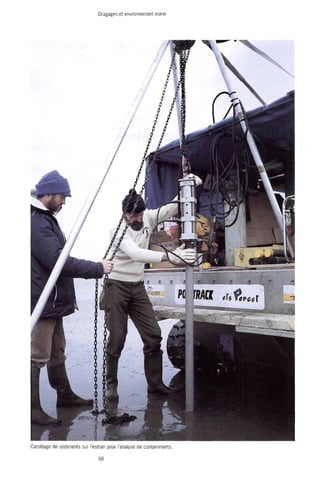 Dragages et environnement marin 
Carottage de sédiments sur l'estran pour l'analyse de contaminants. 
 