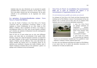 161
implantés dans des sites dévalorisés par la proximité de grands
ensembles HLM : La Bécasse et Larousse. Vert St. Denis et Terra
Nova sont plutôt valorisés par leur environnement, fait de petits
collectifs et de pavillonnaires ou de logements des classes
moyennes.
Les opérations d’extension/densification urbaine : Terra
Nova, Le Touch, Petit Bétheny
Les sites du Touch à Toulouse et de Terra Nova à St. Nazaire
s’inscrivent dans des programmes d’extension urbaine et sont
implantés en limite d’urbanisation de ces villes. Quant au Petit
Bétheny à Bétheny, dans la périphérie de Reims, il est intégré au
développement urbain de la ville, mais on peut toutefois considérer
qu’il constitue une opération d’urbanisation nouvelle (aménagement
d’une ancienne friche).
Dans les trois cas, on peut estimer que ces sites, pour différentes
raisons, sont situés dans un environnement d’une qualité faible.
Pourtant, comme cela a déjà été largement commenté, la composition
des modes d’habiter ou bien encore l’investissement développé par
rapport à l’habitat, sont très différents. Nous avons déjà fourni une
analyse détaillée des facteurs liés à la conception interne de ces
opérations qui contribuent à façonner des modes d’habiter, mais il
importe d’analyser la manière dont ces trois opérations « gèrent » en
quelque sorte la faiblesse de leur environnement.
Terra Nova, Le Touch : la consolidation d’un environnement
faible par le mode de traitement du rapport à cet
environnement et l’organisation interne des sites
Un environnement peu qualifié, peu animé, peu attractif.
Les ménages de Terra Nova et du Touch sont donc beaucoup moins
nombreux qu’au Petit Bétheny à trouver l’environnement de leur site
attractif. On se souvient que ces deux sites ont en commun d’être
implantés dans des environnements périurbains caractérisés :
¾ pour l’un (Terra Nova)
par quelques opérations de
construction récentes,
qualitatives mais disséminées
autour d’une structure viaire
très structurante et
consommatrice d’espace ;
¾ pour l’autre (Le Touch),
par la proximité du village du
Touch et un environnement immédiat que l’on a qualifié de « rural
industriel » (champs et friches, industries plus loin).
Ces deux sites sont également spécifiques par rapport au Petit Bétheny
et aux autres sites, car la moitié des personnes rencontrées a le
sentiment de vivre dans un endroit isolé.
 